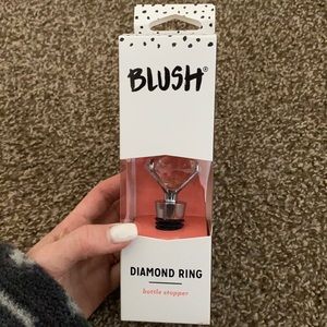 Diamond ring bottle stopper